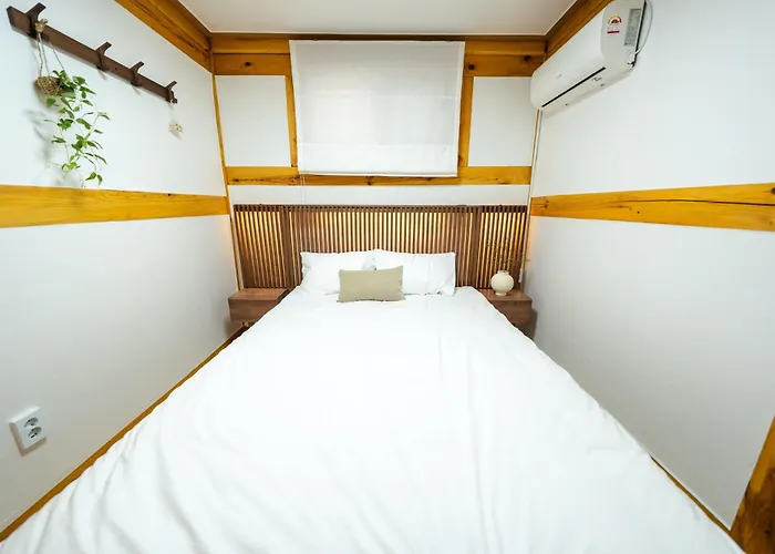 경복궁역 5분 한옥독채 "the Onda" 마당정원 야간사진명소, 6인 장기숙소 Appartement *