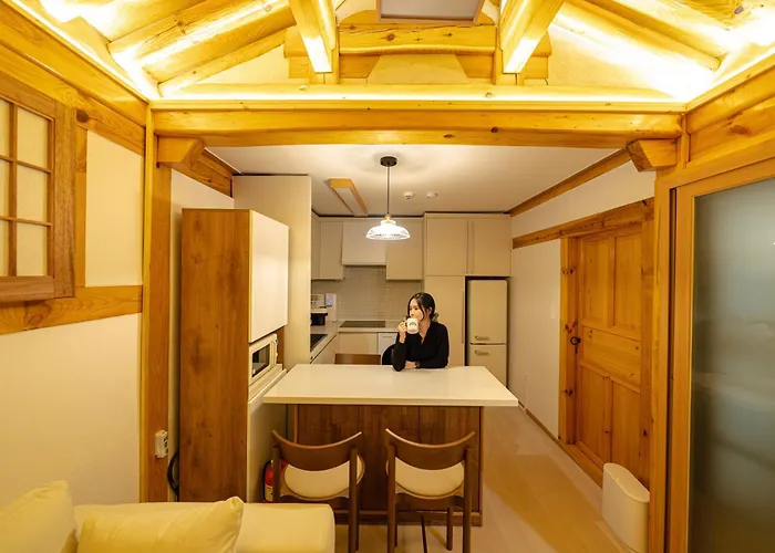 Appartement 경복궁역 5분 한옥독채 "the Onda" 마당정원 야간사진명소, 6인 장기숙소 Seoel