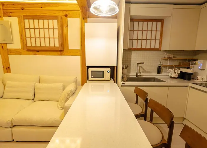 Appartement 경복궁역 5분 한옥독채 "the Onda" 마당정원 야간사진명소, 6인 장기숙소