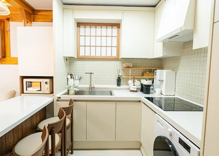 경복궁역 5분 한옥독채 "the Onda" 마당정원 야간사진명소, 6인 장기숙소 Appartement