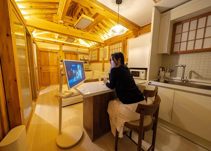 Appartement 경복궁역 5분 한옥독채 "the Onda" 마당정원 야간사진명소, 6인 장기숙소