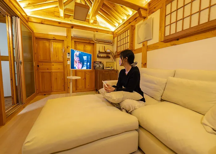 경복궁역 5분 한옥독채 "the Onda" 마당정원 야간사진명소, 6인 장기숙소 Appartement Seoel