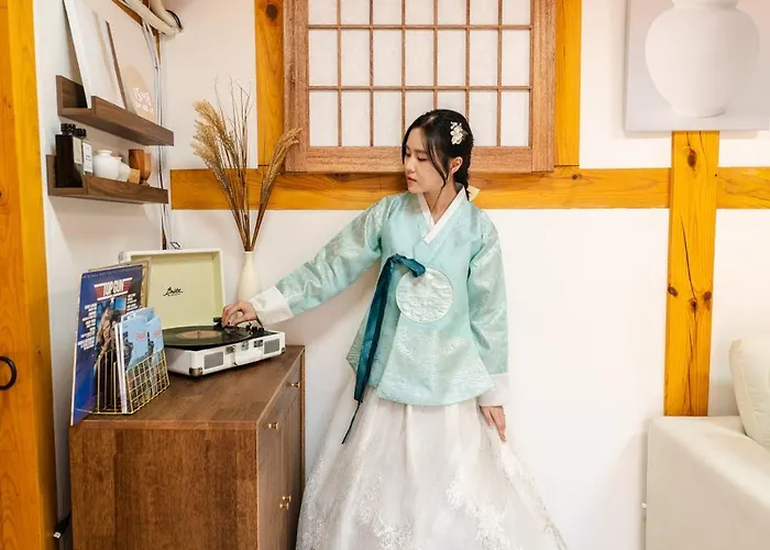 경복궁역 5분 한옥독채 "the Onda" 마당정원 야간사진명소, 6인 장기숙소 Appartement