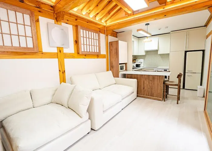 Appartement 경복궁역 5분 한옥독채 "the Onda" 마당정원 야간사진명소, 6인 장기숙소