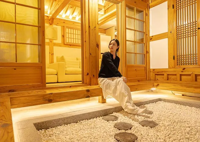 경복궁역 5분 한옥독채 "the Onda" 마당정원 야간사진명소, 6인 장기숙소 Appartement Seoel