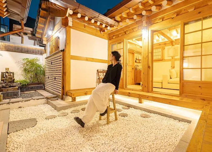 Appartement 경복궁역 5분 한옥독채 "the Onda" 마당정원 야간사진명소, 6인 장기숙소 Seoel