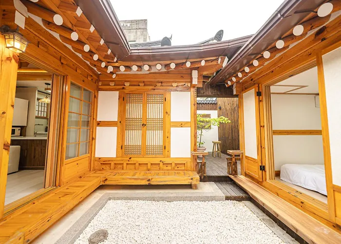 Appartement 경복궁역 5분 한옥독채 "the Onda" 마당정원 야간사진명소, 6인 장기숙소