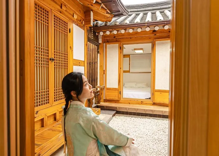 경복궁역 5분 한옥독채 "the Onda" 마당정원 야간사진명소, 6인 장기숙소 Appartement Seoel