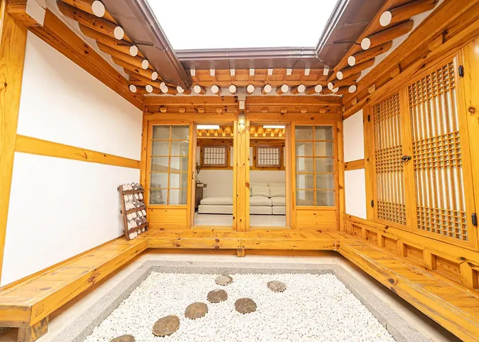 Appartement 경복궁역 5분 한옥독채 "the Onda" 마당정원 야간사진명소, 6인 장기숙소