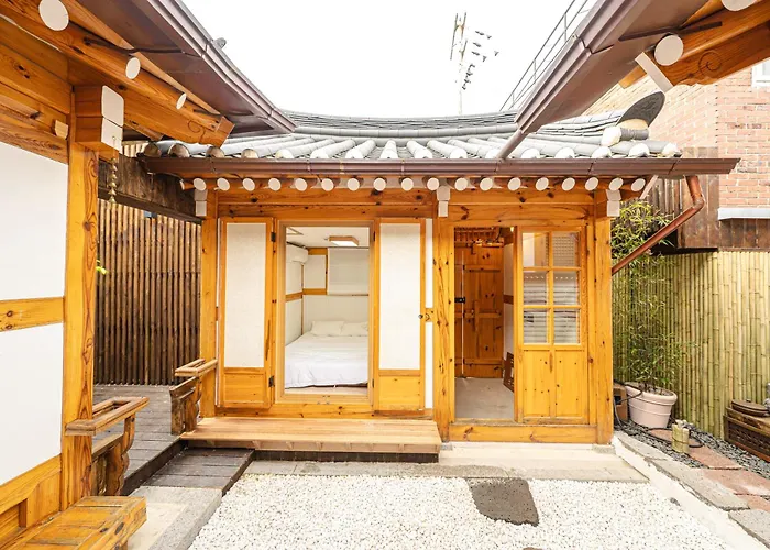 Appartement 경복궁역 5분 한옥독채 "the Onda" 마당정원 야간사진명소, 6인 장기숙소 *