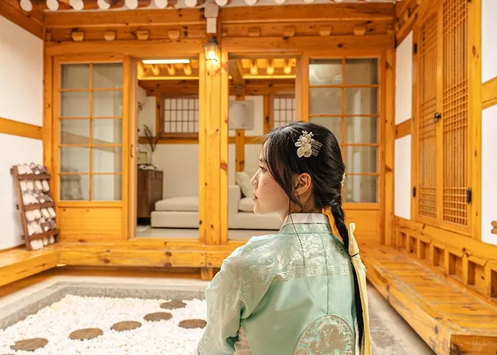 Appartement 경복궁역 5분 한옥독채 "the Onda" 마당정원 야간사진명소, 6인 장기숙소 Seoel