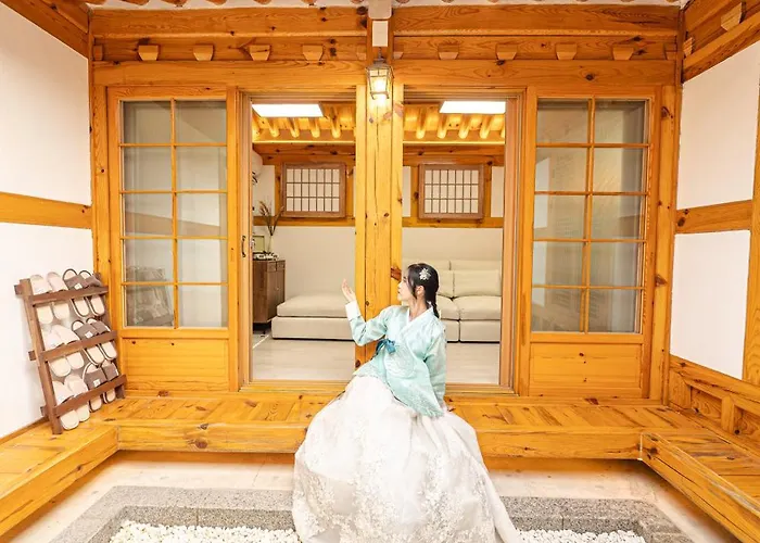 경복궁역 5분 한옥독채 "the Onda" 마당정원 야간사진명소, 6인 장기숙소 Appartement