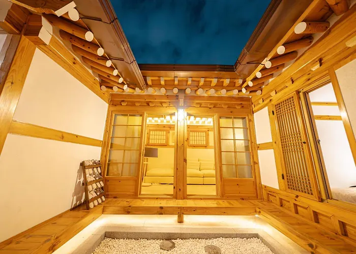 Appartement 경복궁역 5분 한옥독채 "the Onda" 마당정원 야간사진명소, 6인 장기숙소 *