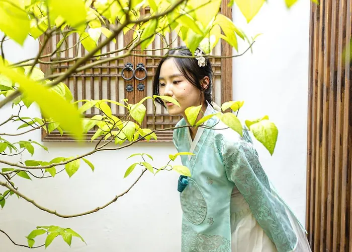 경복궁역 5분 한옥독채 "the Onda" 마당정원 야간사진명소, 6인 장기숙소 Appartement Seoel