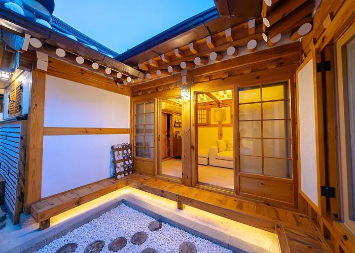 경복궁역 5분 한옥독채 "the Onda" 마당정원 야간사진명소, 6인 장기숙소 Appartement