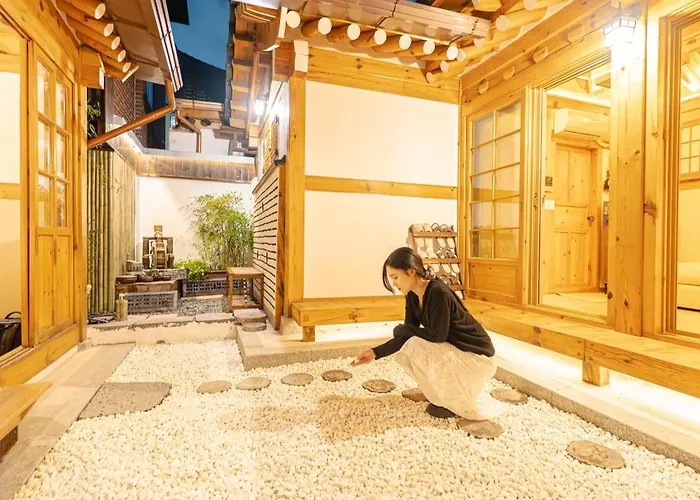 Appartement 경복궁역 5분 한옥독채 "the Onda" 마당정원 야간사진명소, 6인 장기숙소