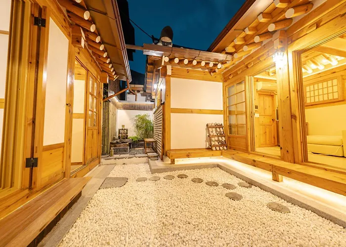 경복궁역 5분 한옥독채 "the Onda" 마당정원 야간사진명소, 6인 장기숙소 Appartement Seoel