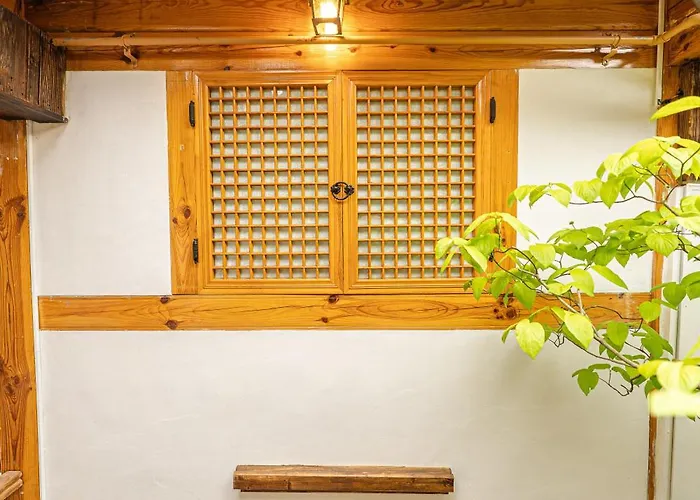 Appartement 경복궁역 5분 한옥독채 "the Onda" 마당정원 야간사진명소, 6인 장기숙소 Seoel