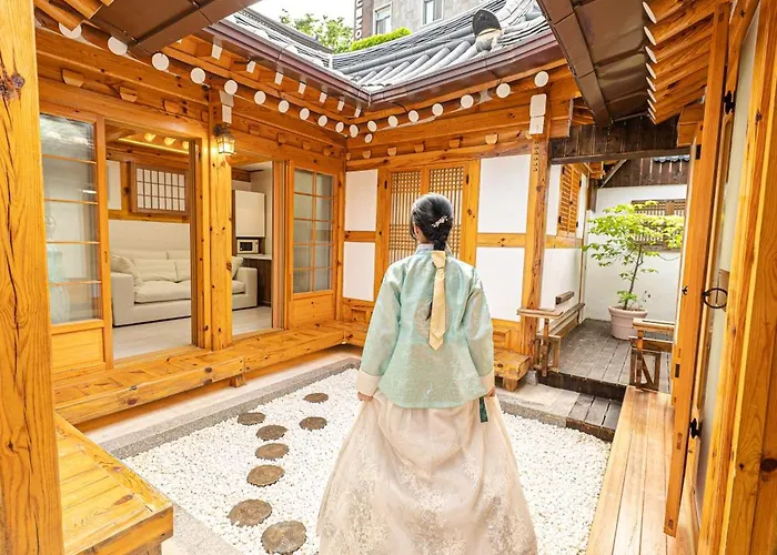 Appartement 경복궁역 5분 한옥독채 "the Onda" 마당정원 야간사진명소, 6인 장기숙소 *