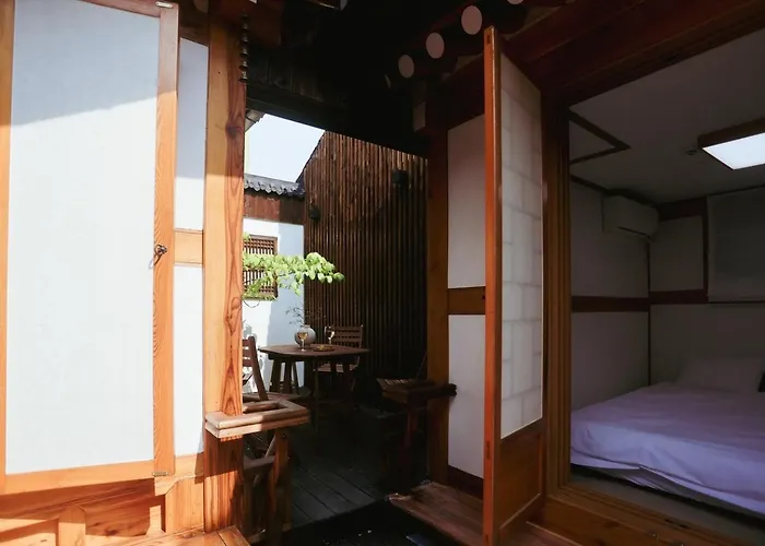 Appartement 경복궁역 5분 한옥독채 "the Onda" 마당정원 야간사진명소, 6인 장기숙소